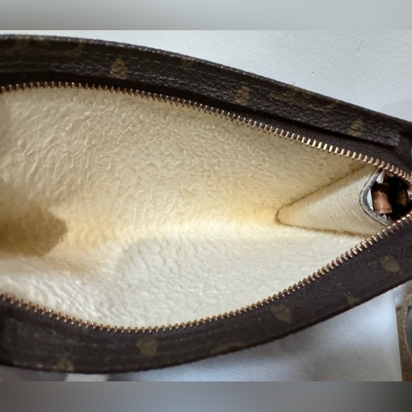 Auth Louis Vuitton Monogram Cosmetics Pouch/ Wallet/ clutch (from Bucket PM) - Picture 12 of 13